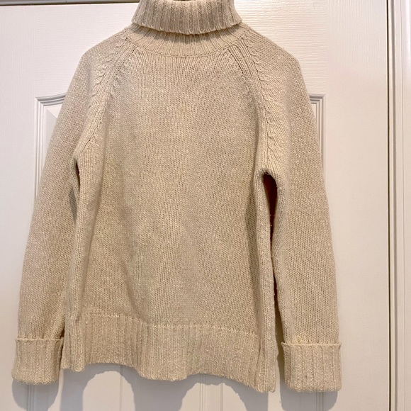 Express Sweaters - ❄️🥰EXPRESS merino wool (78%)/nylon (22%) turtleneck sweater. Cream color. EUC